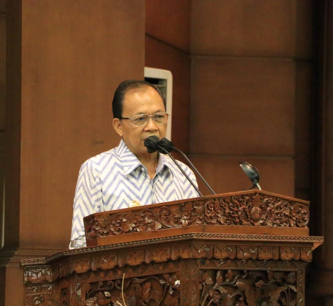 podiumnews.com-Gubernur Koster Apresiasi Inisiatif Raperda Dana Cadangan Pileg dan Pilgub 2024 oleh Dewan